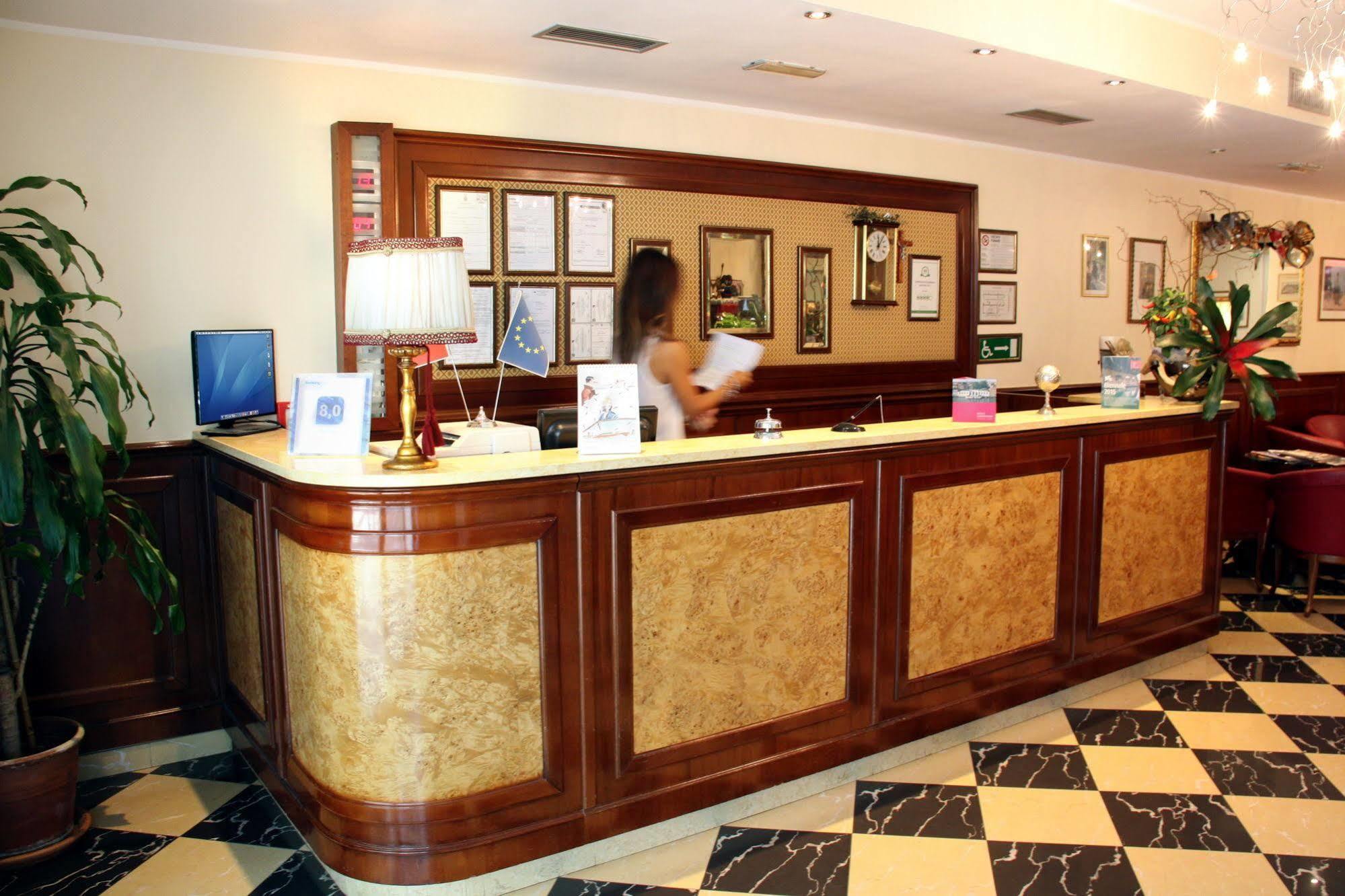 Hotel Regit Mestre Buitenkant foto